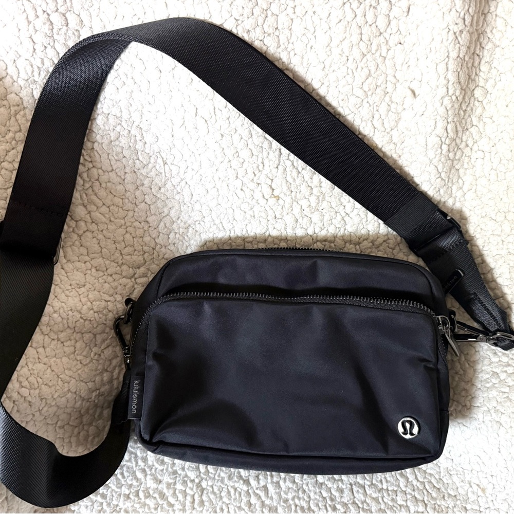 Lululemon 3L Everywhere Crossbody